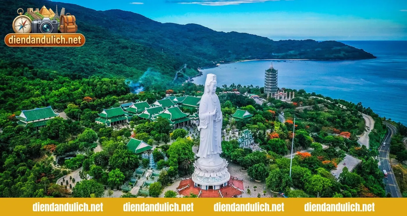 Những món ăn đặc sản địa phương được bày trí dân dã, giúp du khách có thêm trải nghiệm ẩm thực khi đi du lịch Đà Nẵng tự túc