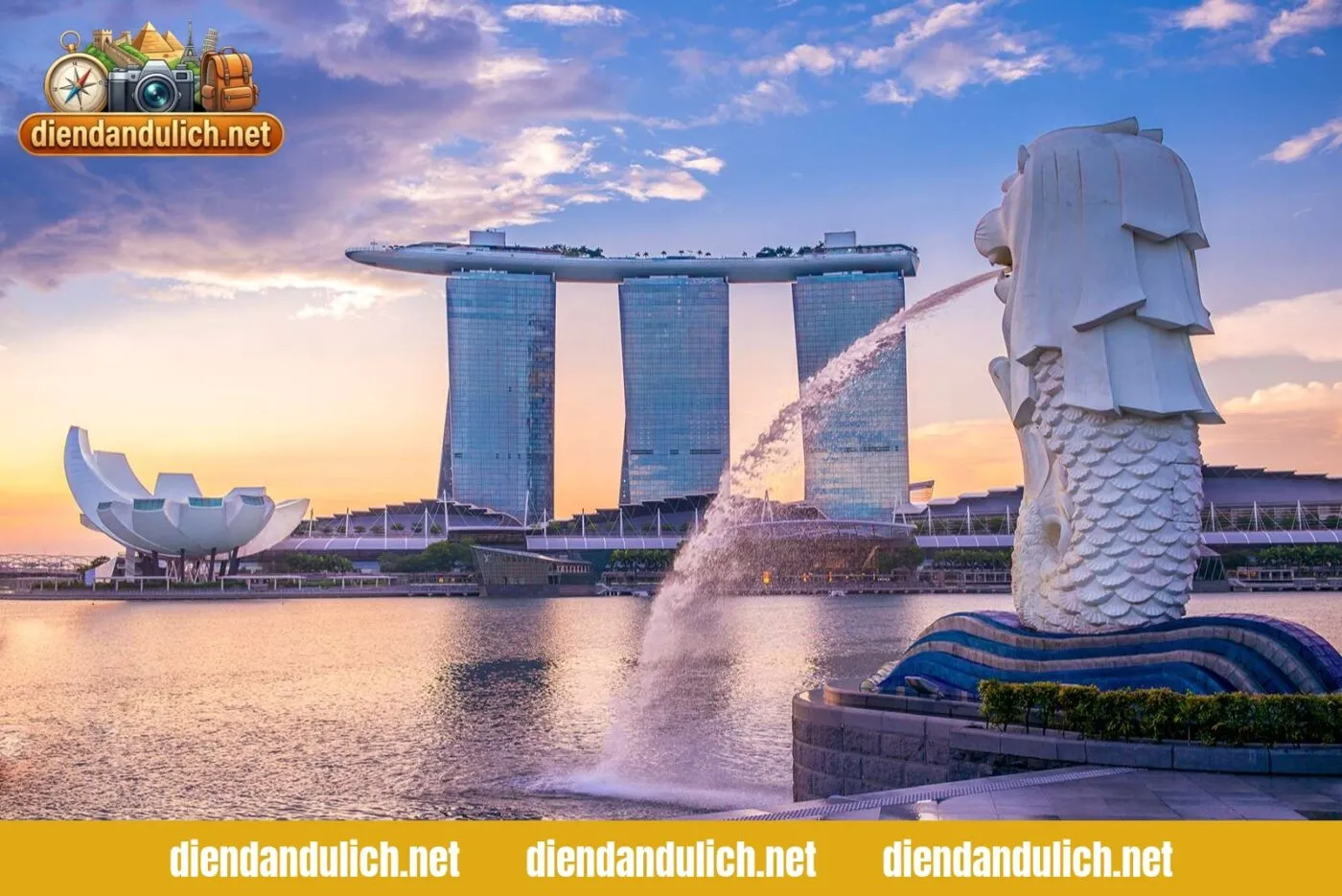 Những siêu cây rực rỡ tại Gardens by the Bay, một trong những địa điểm tham quan biểu tượng và hiện đại nhất Singapore