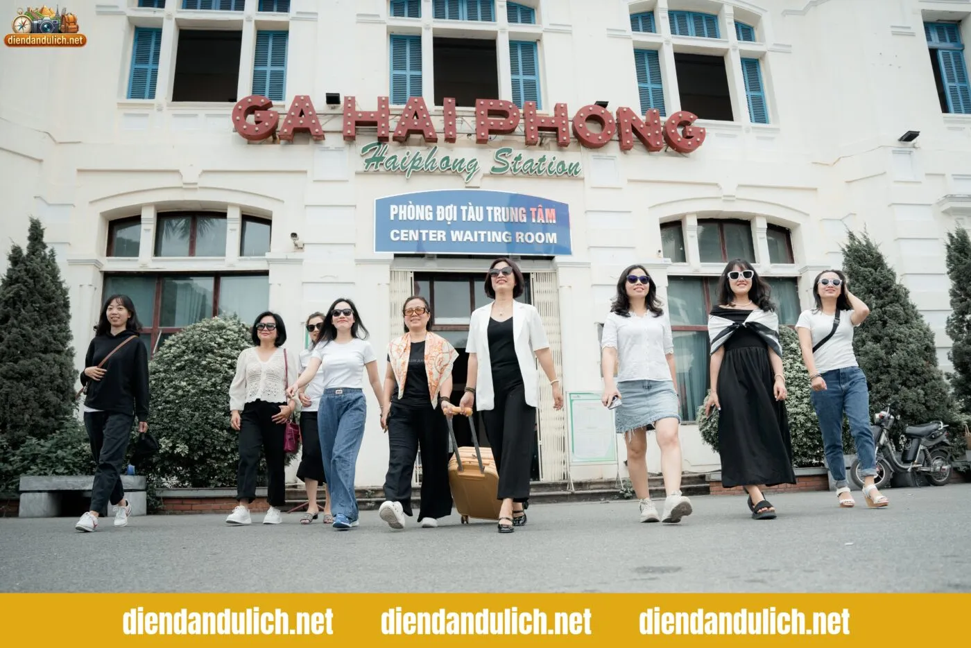 Hình ảnh ga Hải Phòng cổ kính, điểm khởi đầu quen thuộc của các tín đồ du lịch khi bắt đầu hành trình khám phá ẩm thực thành phố Hoa Phượng Đỏ