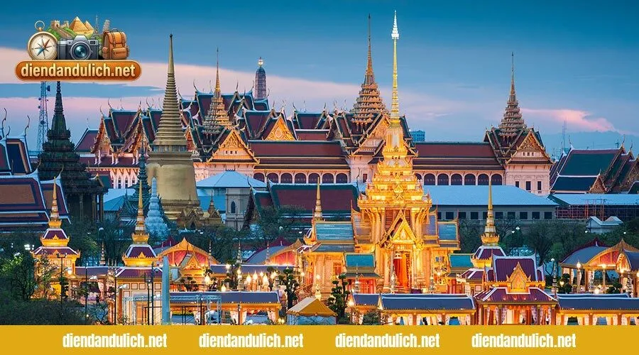 Toàn cảnh thành phố Bangkok sầm uất với các tòa nhà hiện đại bên dòng sông Chao Phraya, minh họa cho sự hấp dẫn của du lịch Thái Lan