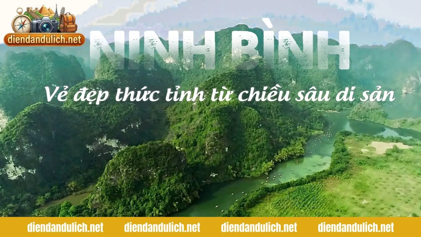 Toàn cảnh quần thể di sản Tràng An với những dãy núi đá vôi hùng vĩ soi bóng xuống dòng sông xanh ngắt, minh họa cho sức hấp dẫn của du lịch Ninh Bình