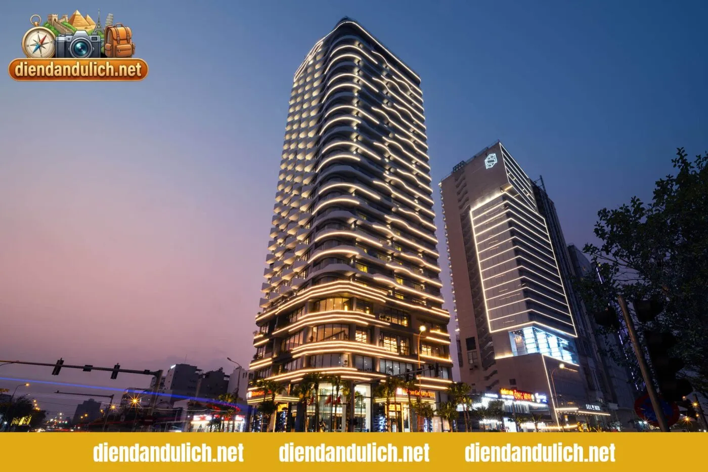 Kiến trúc hiện đại và sang trọng của khách sạn Hilton Garden Inn ven biển Võ Nguyên Giáp, một trong những lựa chọn lưu trú hàng đầu tại Đà Nẵng