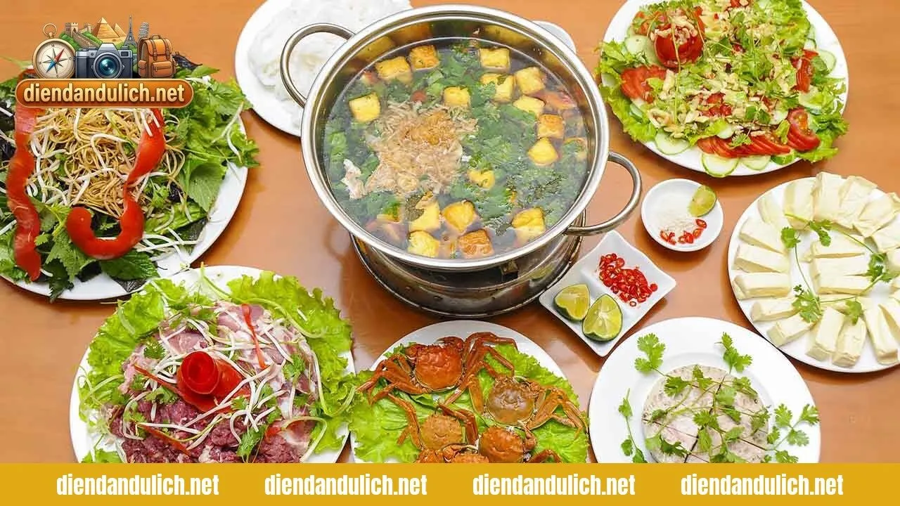 Mâm cơm dân dã đặc trưng miền Tây với cá lóc nướng trui và các loại rau đồng nội tươi ngon từ vùng sông nước