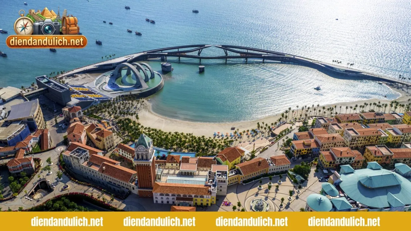 Toàn cảnh nhà ga sân bay quốc tế Phú Quốc hiện đại, đại diện cho phương tiện di chuyển hàng không thuận tiện giúp du khách đến với đảo nhanh chóng