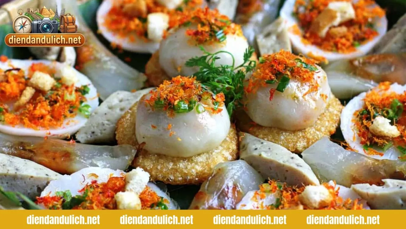 Các món ăn vặt đặc trưng của Huế như bánh bèo, lọc, nậm được bày trí dân dã nhưng vô cùng hấp dẫn